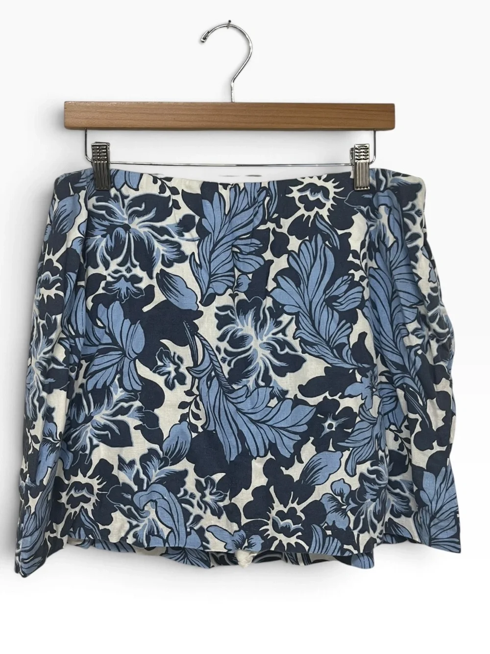 A&F | Blue White Scarlett Ultra High Rise Linen-Blend Mini Skort L